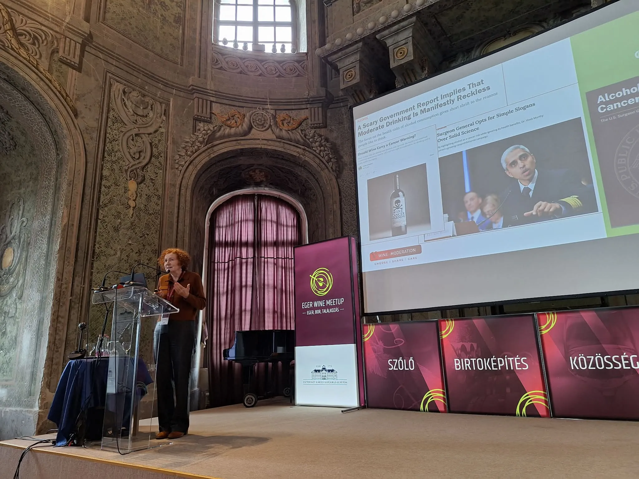 More than 180 participants from the Hungarian wine sector gathered at the Eger WineMeetup on 27 March 2026, to listen to experts about how to adapt to environmental changes, wine market trends, sustainability, and innovative cellar management. This renowned, revitalized conference – organized by the Eszterházy Károly Catholic University – on viticulture and oenology aims to serve as a bridge between scientific findings and practical application in the vineyard and wine cellar.
Ursula Fradera of the Wine Information Council was invited to speak on “Moderate wine consumption under debate: cultural heritage, meal accompaniment or health risk?”
